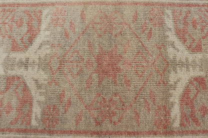 Vintage Turkish Oushak Rug with Geometric Design in Soft Red, and Light Green. Keivan Woven Arts rug/EN - 14171, country of origin / type: Turkey / Oushak, circa 1940, Oushak vintage. Measures: 2'6 x 3'10 - Keivan Woven ArtsEN - 14171 - 23750Rug