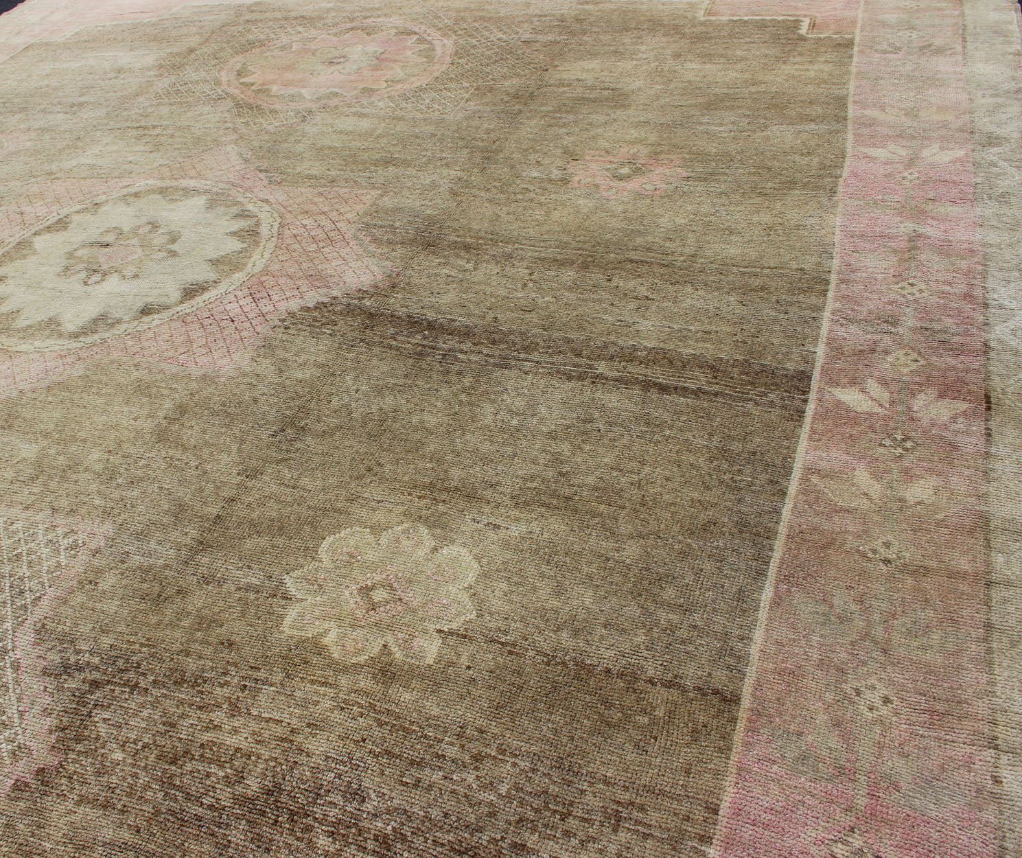 Large Turkish Rug with Modern Design in Light Olive Green, Taupe & Faint Pink. Large Turkish vintage Kars Rug. Large Turkish vintage Kars rug in modern design. Keivan Woven Arts rug / EN - 141713. Large Turkish vintage rug. Measures: 12' x 16' ... - Keivan Woven ArtsEN - 141713 - 7209Rug