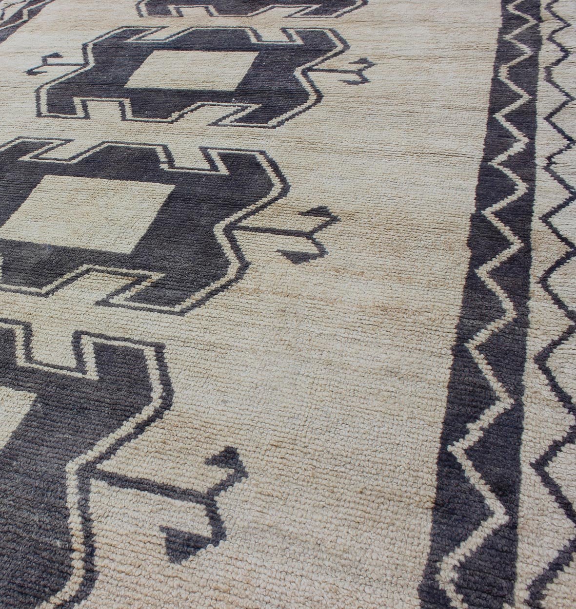 Midcentury Turkish Tulu Rug with Tribal Design in Purple/Gray and Cream Measures: 4'11 x 9'8 Turkish Tulu rug with tribal medallion design and cream in deep Purple/Gray and ivory. Tribaldesign Tulu rug with tribal design. Keivan Wo... - Keivan Woven ArtsEN - 141883 - 9412Rug