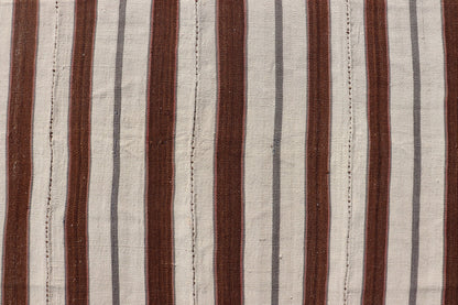 Measures: 5'6 x 7'2 Square Hand Woven Vintage Turkish Kilim Rug with Stripes in White & Brown. Keivan Woven Arts / Rug EN - 14191, country of origin / type: Turkey / Kilim, circa 1950. This vintage flat - woven Kilim features a minimalist design... - Keivan Woven ArtsEN - 14191 - 22956Rug