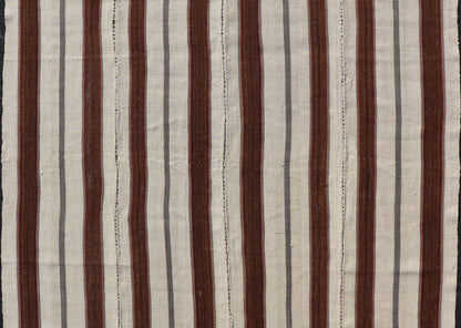 Measures: 5'6 x 7'2 Square Hand Woven Vintage Turkish Kilim Rug with Stripes in White & Brown. Keivan Woven Arts / Rug EN - 14191, country of origin / type: Turkey / Kilim, circa 1950. This vintage flat - woven Kilim features a minimalist design... - Keivan Woven ArtsEN - 14191 - 22956Rug
