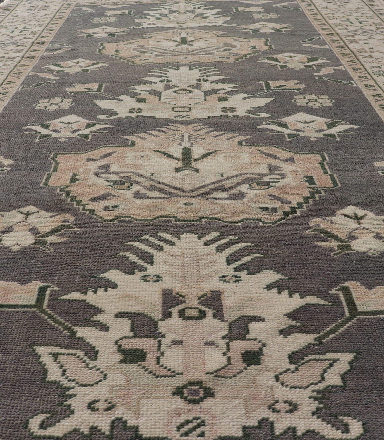 Measures: 4'8 x 7'5 Turkish Oushak Rug Vintage with Three Floral Medallion Design In Blue and Cream. Keivan Woven Arts / rug EN - 14201, country of origin / type: Turkey / Oushak, circa 1940 This striking vintage Turkish Oushak rug bears a blue - co... - Keivan Woven ArtsEN - 14201 - 22734Rug