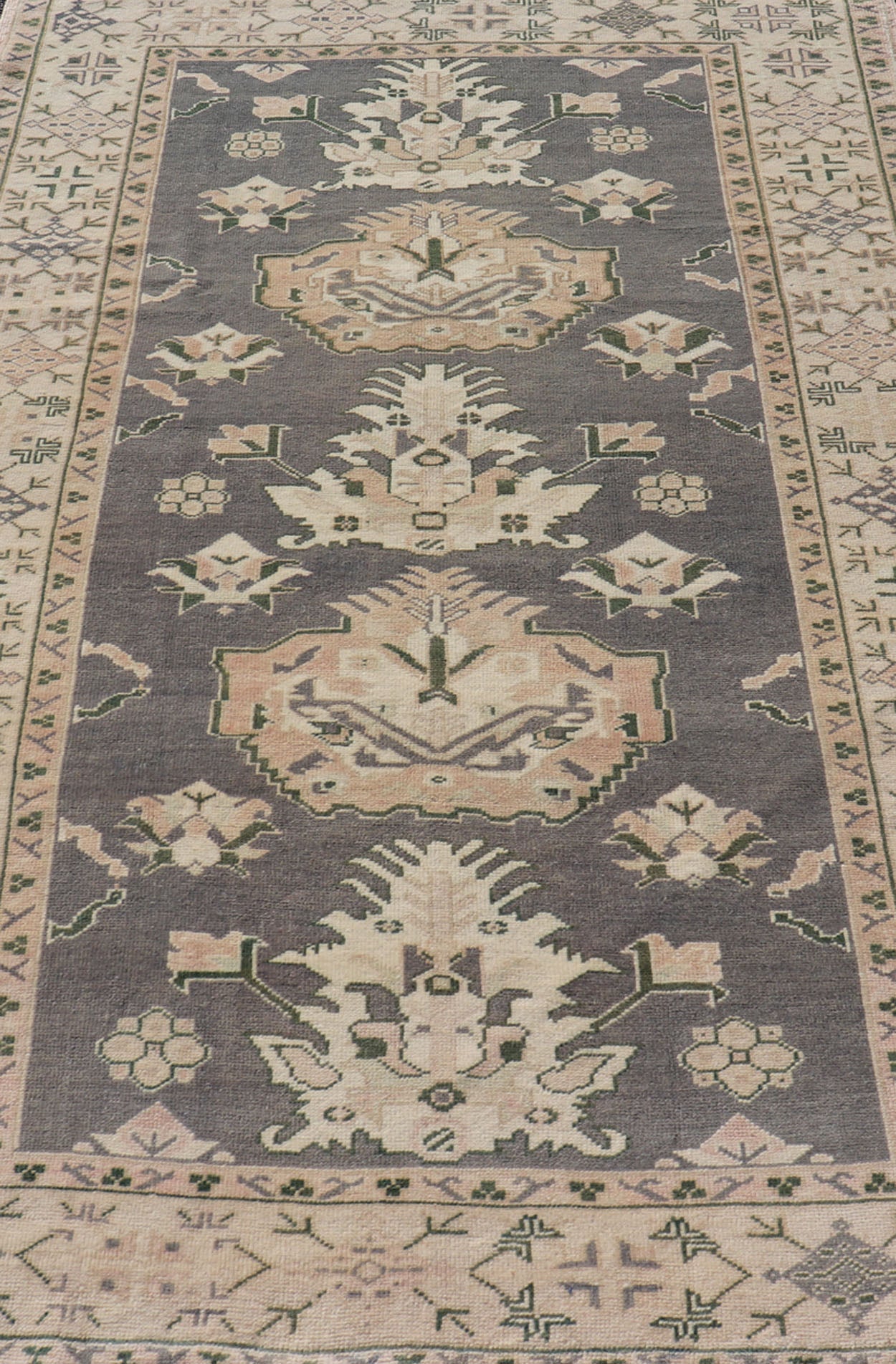 Measures: 4'8 x 7'5 Turkish Oushak Rug Vintage with Three Floral Medallion Design In Blue and Cream. Keivan Woven Arts / rug EN - 14201, country of origin / type: Turkey / Oushak, circa 1940 This striking vintage Turkish Oushak rug bears a blue - co... - Keivan Woven ArtsEN - 14201 - 22734Rug