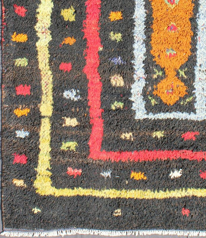 Vintage Turkish Tulu Rug with Tribal Pattern in Black, Yellow, Red, Blue and Red. Keivan Woven Arts / rug EN - 142568, country of origin / type: Turkey / Tulu, circa mid - 20th century Measures: 3'11 x 5'11. This vintage Tulu from mid - 20th century Tu... - Keivan Woven ArtsEN - 142568 - 7859Rug