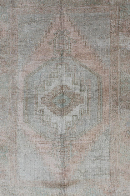 Mid - Century Muted Vintage Turkish Oushak with Central Medallion Design Muted Vintage Turkish Mid - Century Oushak with Central Medallion Design rug / en - 142989 origin / turkey This muted vintage Turkish Oushak carpet from the mid - 20th cen... - Keivan Woven ArtsEN - 142989 - 8341Rug