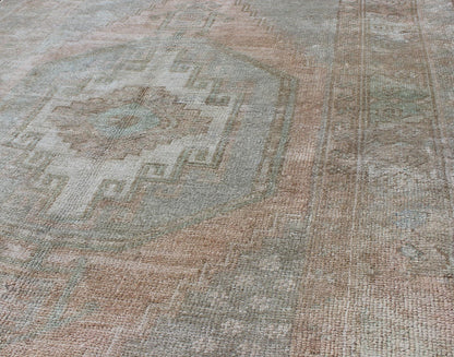 Mid - Century Muted Vintage Turkish Oushak with Central Medallion Design Muted Vintage Turkish Mid - Century Oushak with Central Medallion Design rug / en - 142989 origin / turkey This muted vintage Turkish Oushak carpet from the mid - 20th cen... - Keivan Woven ArtsEN - 142989 - 8341Rug
