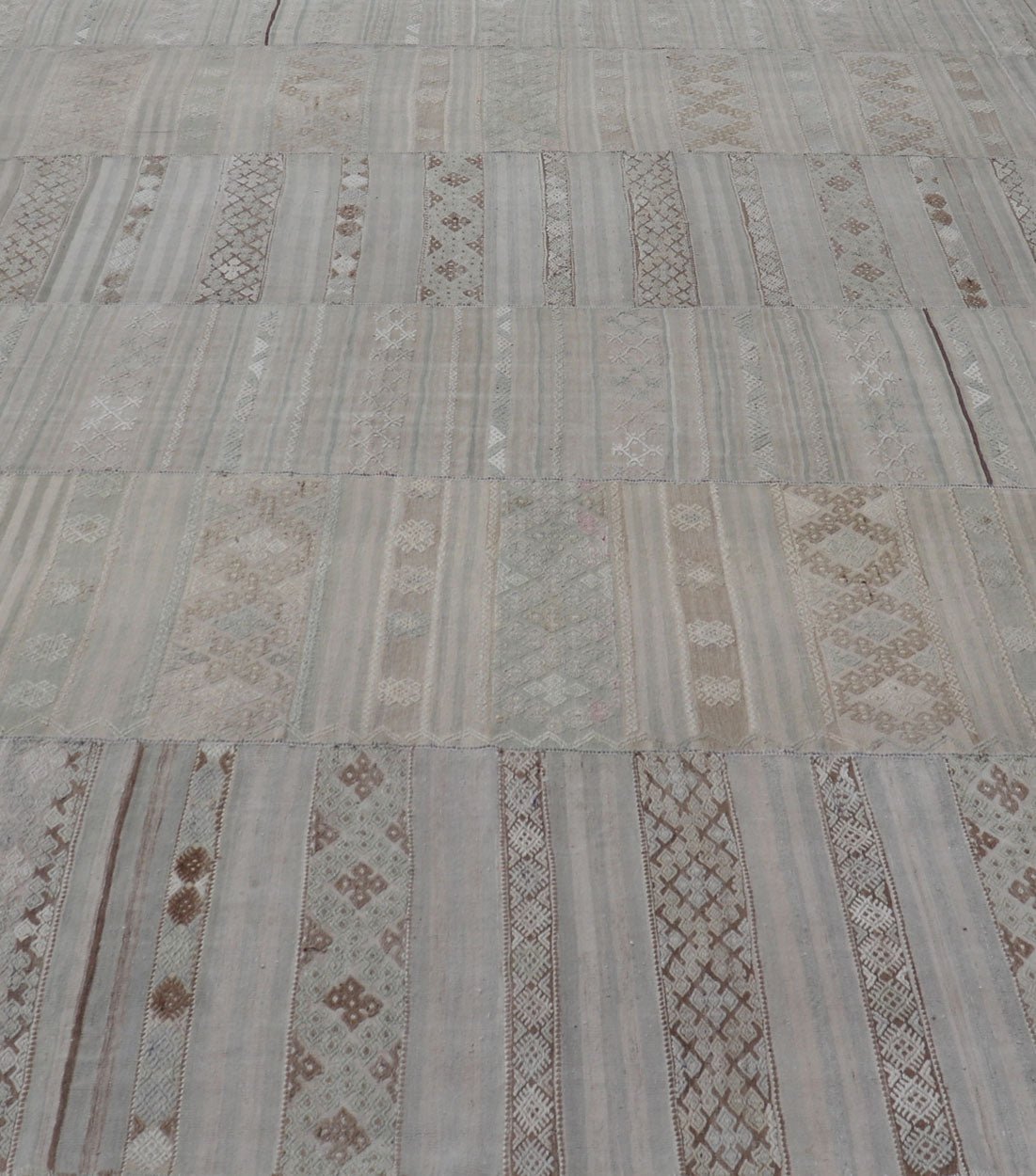 Measures: 10'7 x 16'7 Vintage Neutral Paneled Kilim Flat - Weave in Neutral Muted Tones. Keivan Woven Arts /rug / EN - 14413, country of origin / type: Turkey / Kilim 1950s Large Vintage Hand Woven neutral paneled Kilim flat - weave. This vintage ... - Keivan Woven ArtsEN - 14413 - 22746Rug