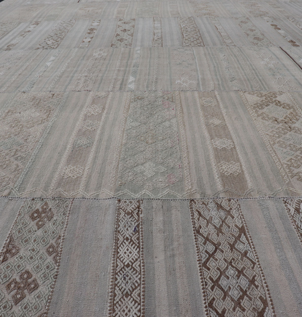 Measures: 10'7 x 16'7 Vintage Neutral Paneled Kilim Flat - Weave in Neutral Muted Tones. Keivan Woven Arts /rug / EN - 14413, country of origin / type: Turkey / Kilim 1950s Large Vintage Hand Woven neutral paneled Kilim flat - weave. This vintage ... - Keivan Woven ArtsEN - 14413 - 22746Rug