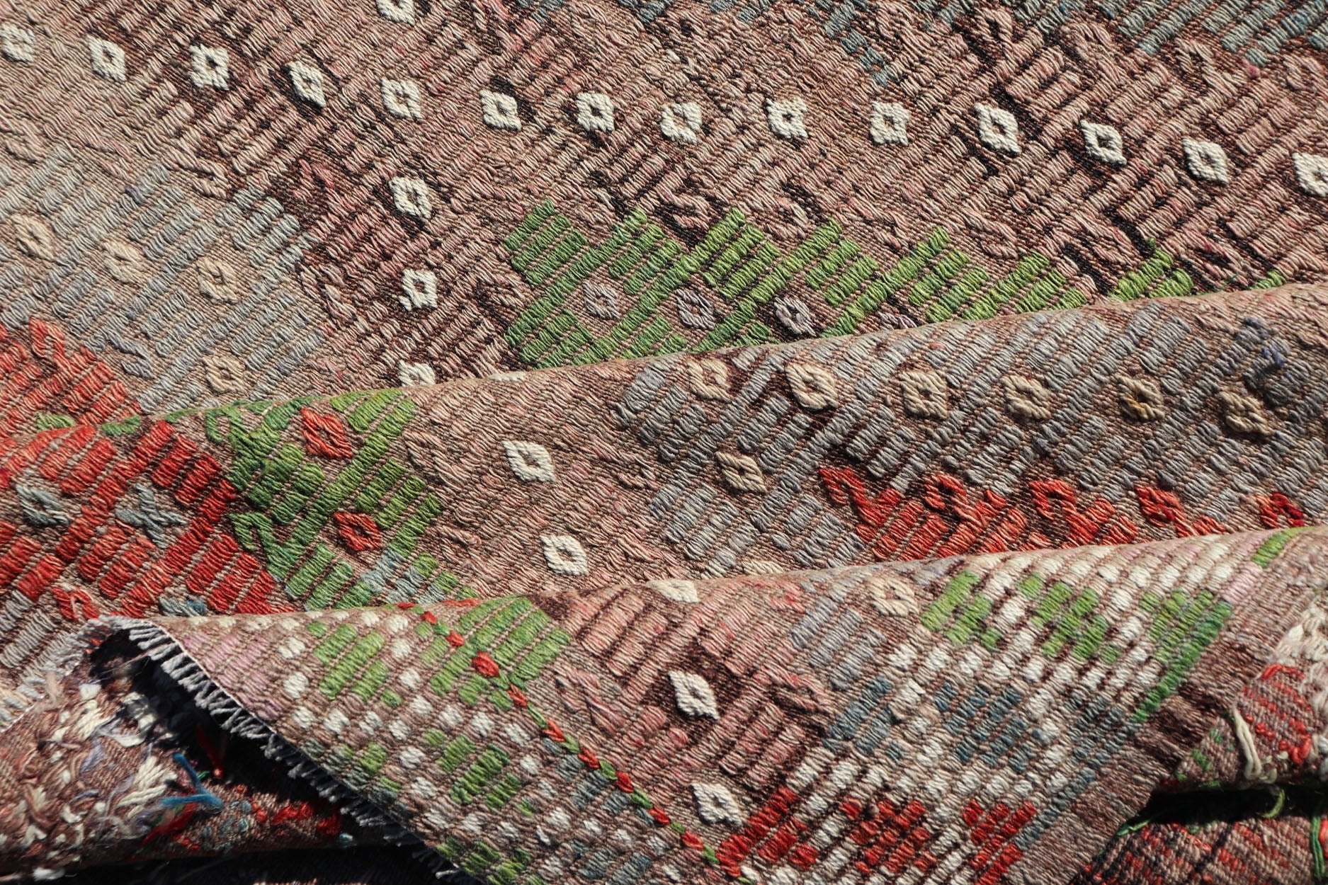 Vintage Turkish Embroidered Flat - Weave Rug with Geometric Design With Green Measures: 7'1 x 8'1 Vintage Turkish Embroidered Flat - Weave Rug with Geometric Design With Green. Keivan Woven Arts - Geometric design vintage Kilim rug from Turkey r... - Keivan Woven ArtsEN - 14459 - 22962Rug