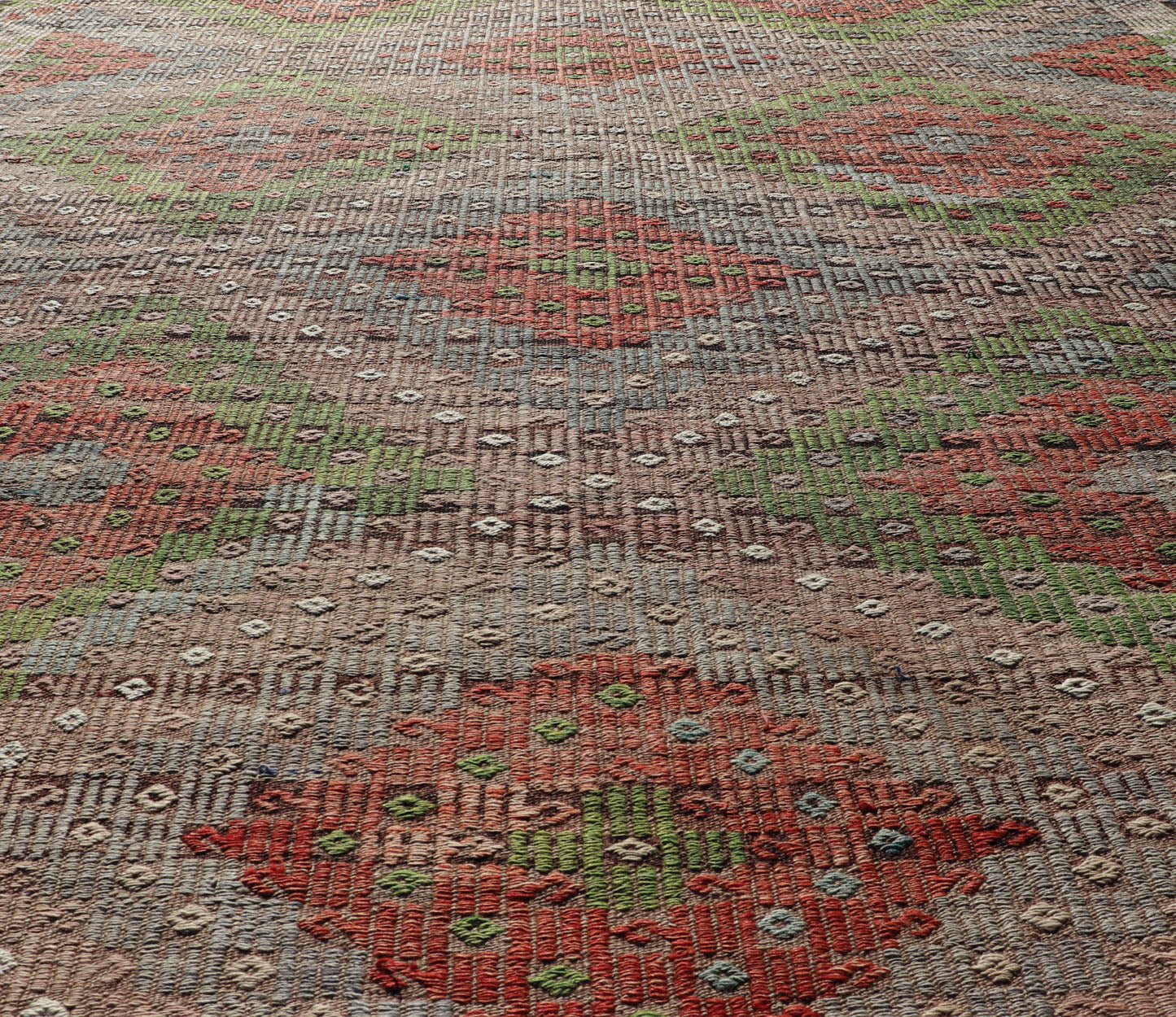 Vintage Turkish Embroidered Flat - Weave Rug with Geometric Design With Green Measures: 7'1 x 8'1 Vintage Turkish Embroidered Flat - Weave Rug with Geometric Design With Green. Keivan Woven Arts - Geometric design vintage Kilim rug from Turkey r... - Keivan Woven ArtsEN - 14459 - 22962Rug