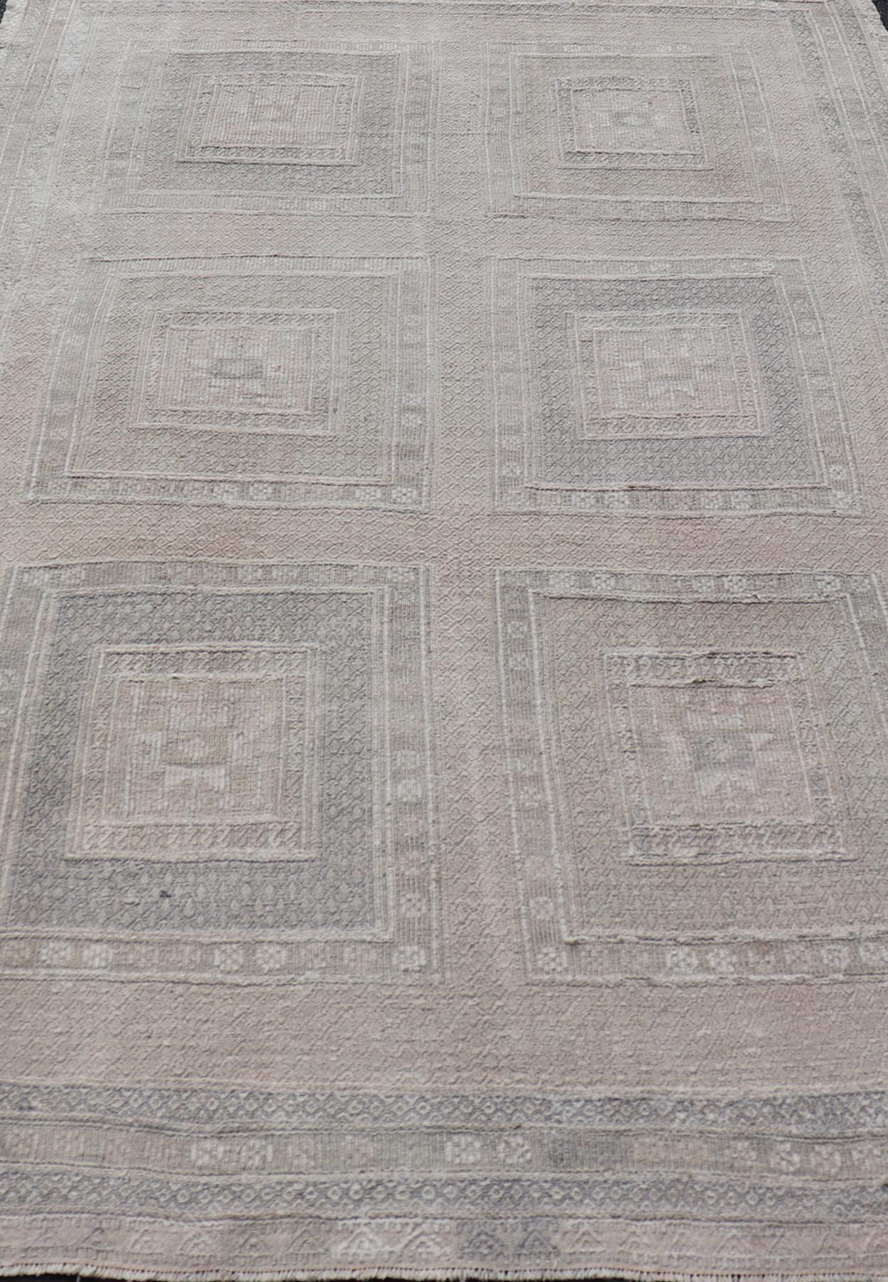 Measures: 6'1 x 9'11 Vintage Turkish Embroidered Rug with Geometric Box Design in Earthy Tones. Keivan Woven Arts / rug EN - 14464, country of origin / type: Turkey / Kilim, circa 1950 This geometric Kilim from Turkey bears a repeating large box de... - Keivan Woven ArtsEN - 14464 - 21817Rug