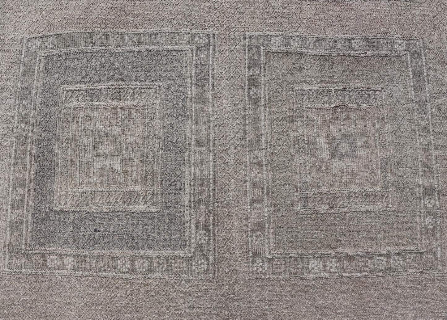 Measures: 6'1 x 9'11 Vintage Turkish Embroidered Rug with Geometric Box Design in Earthy Tones. Keivan Woven Arts / rug EN - 14464, country of origin / type: Turkey / Kilim, circa 1950 This geometric Kilim from Turkey bears a repeating large box de... - Keivan Woven ArtsEN - 14464 - 21817Rug
