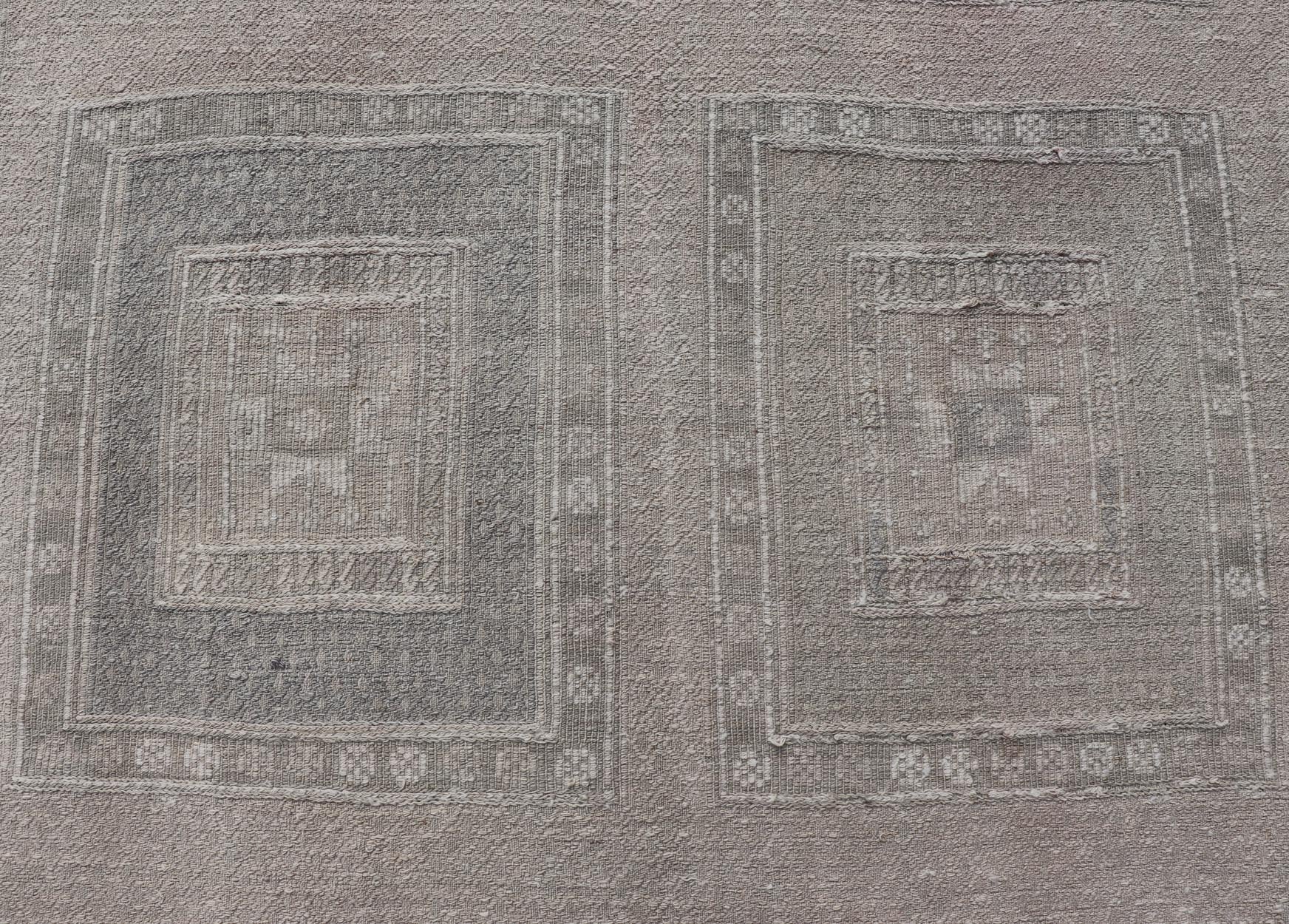 Measures: 6'1 x 9'11 Vintage Turkish Embroidered Rug with Geometric Box Design in Earthy Tones. Keivan Woven Arts / rug EN - 14464, country of origin / type: Turkey / Kilim, circa 1950 This geometric Kilim from Turkey bears a repeating large box de... - Keivan Woven ArtsEN - 14464 - 21817Rug