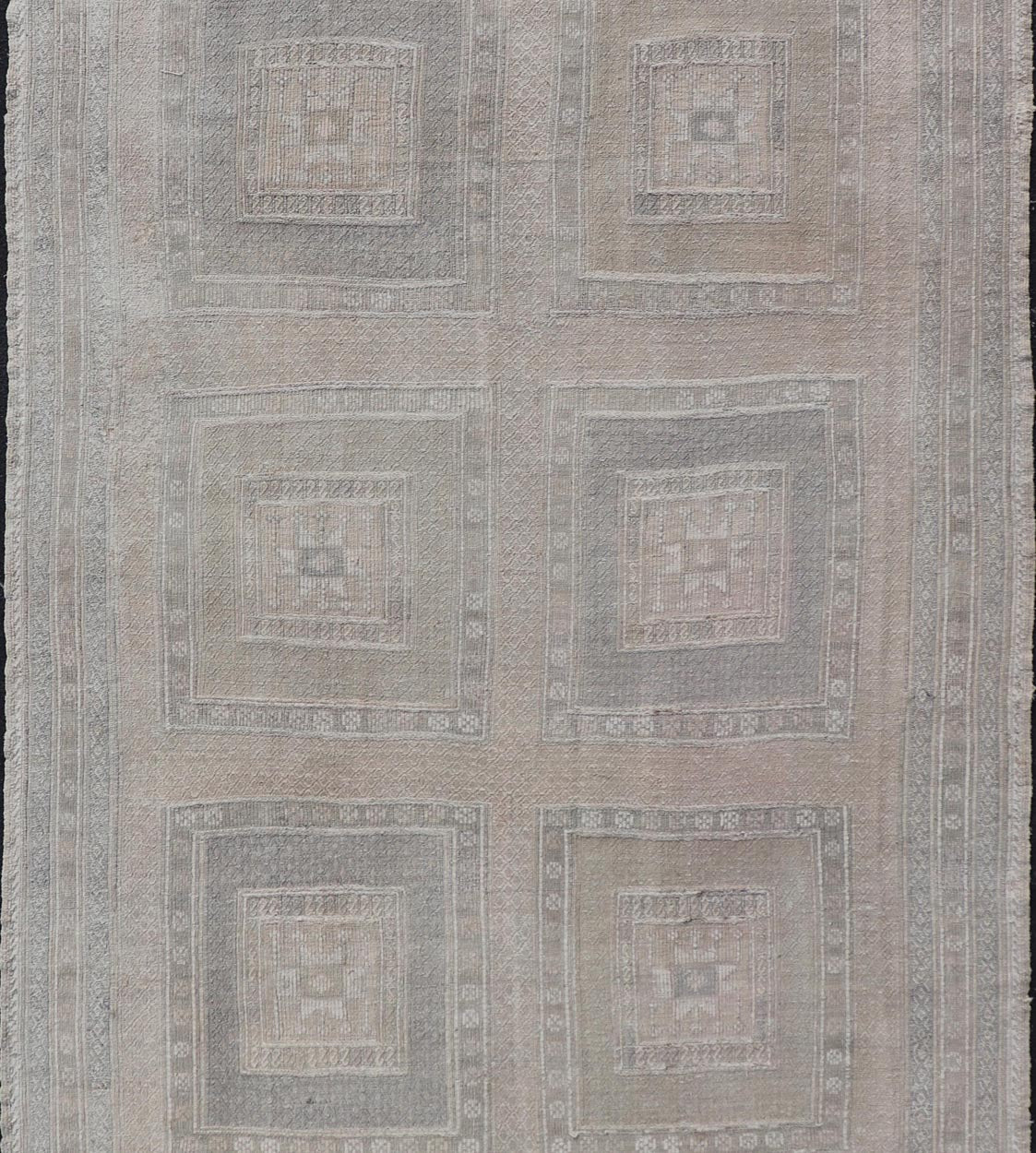 Measures: 6'1 x 9'11 Vintage Turkish Embroidered Rug with Geometric Box Design in Earthy Tones. Keivan Woven Arts / rug EN - 14464, country of origin / type: Turkey / Kilim, circa 1950 This geometric Kilim from Turkey bears a repeating large box de... - Keivan Woven ArtsEN - 14464 - 21817Rug
