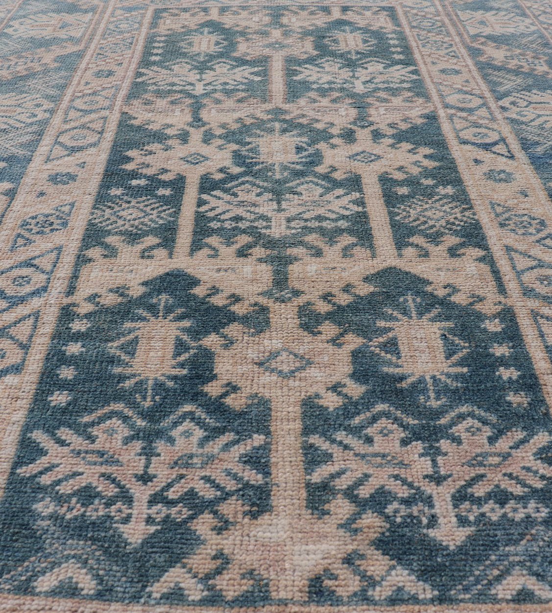 Measures: 3'11 x 6'3 Blue and Cream Turkish Oushak Rug Vintage with All - Over Motif Design. Keivan Woven Arts / rug EN - 14550, country of origin / type: Turkey / Oushak, circa 1940 This vintage Oushak features an all - over floral design. The bl... - Keivan Woven ArtsEN - 14550 - 22788Rug