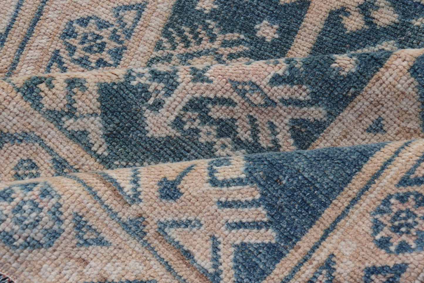 Measures: 3'11 x 6'3 Blue and Cream Turkish Oushak Rug Vintage with All - Over Motif Design. Keivan Woven Arts / rug EN - 14550, country of origin / type: Turkey / Oushak, circa 1940 This vintage Oushak features an all - over floral design. The bl... - Keivan Woven ArtsEN - 14550 - 22788Rug