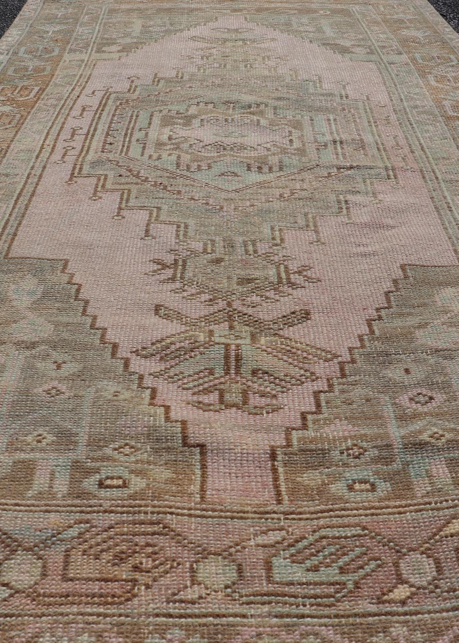 Vintage Turkish Medallion Oushak Rug in Taupe, Tan, And Lavender. Country of Origin: Turkey; Type: Oushak; Design: Medallion, Floral Medallion, All - Over, Floral; Keivan Woven Arts; rug EN - 14575; Vintage Turkish Oushak Rug, Vintage Turkish Medallion Rug... - Keivan Woven ArtsEN - 14575 - 23660Rug