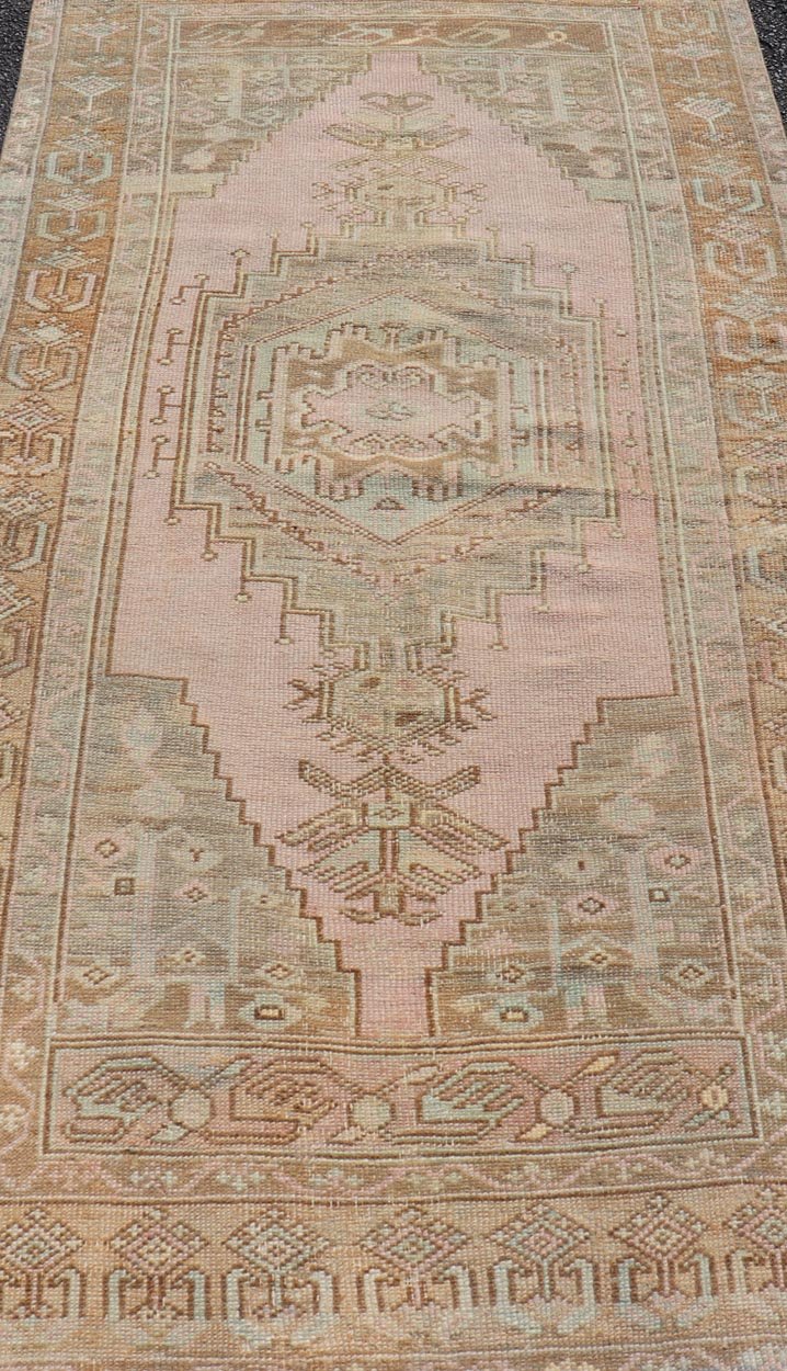 Vintage Turkish Medallion Oushak Rug in Taupe, Tan, And Lavender. Country of Origin: Turkey; Type: Oushak; Design: Medallion, Floral Medallion, All - Over, Floral; Keivan Woven Arts; rug EN - 14575; Vintage Turkish Oushak Rug, Vintage Turkish Medallion Rug... - Keivan Woven ArtsEN - 14575 - 23660Rug
