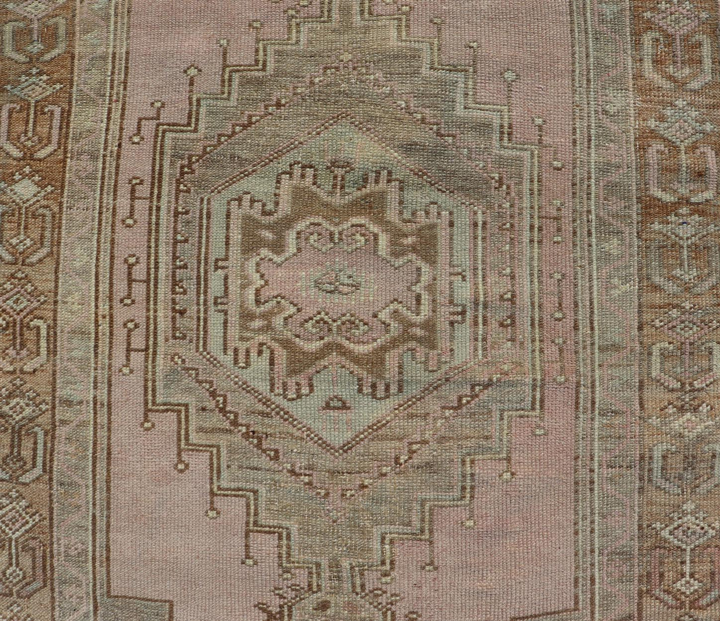 Vintage Turkish Medallion Oushak Rug in Taupe, Tan, And Lavender. Country of Origin: Turkey; Type: Oushak; Design: Medallion, Floral Medallion, All - Over, Floral; Keivan Woven Arts; rug EN - 14575; Vintage Turkish Oushak Rug, Vintage Turkish Medallion Rug... - Keivan Woven ArtsEN - 14575 - 23660Rug