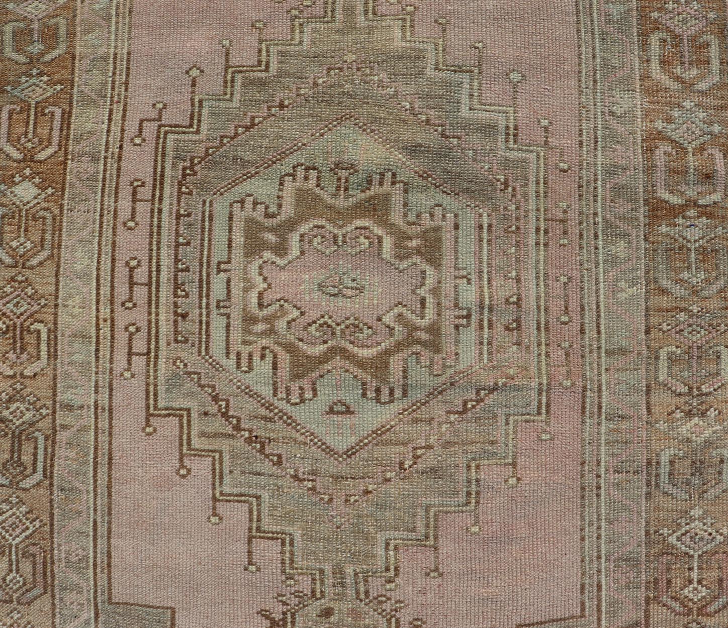 Vintage Turkish Medallion Oushak Rug in Taupe, Tan, And Lavender. Country of Origin: Turkey; Type: Oushak; Design: Medallion, Floral Medallion, All - Over, Floral; Keivan Woven Arts; rug EN - 14575; Vintage Turkish Oushak Rug, Vintage Turkish Medallion Rug... - Keivan Woven ArtsEN - 14575 - 23660Rug