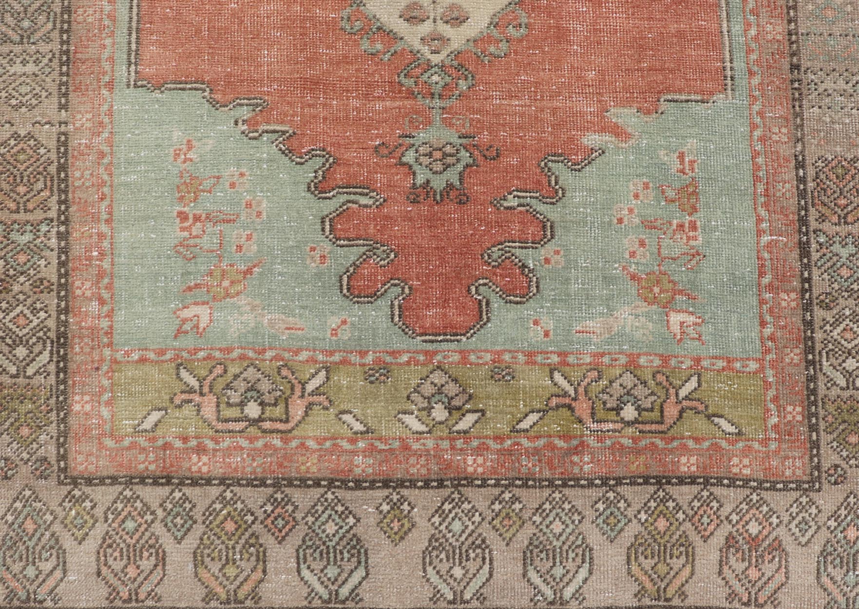 Vintage Turkish Oushak Rug With Medallion in Earthy Color Tones With Coral Color. Keivan Woven Arts / rug EN - 14597, country of origin / type: Turkey / Oushak, circa 1940 Measures: 3'2 x 5'11 This vintage Oushak carpet from Turkey has center m... - Keivan Woven ArtsEN - 14597 - 23768Rug