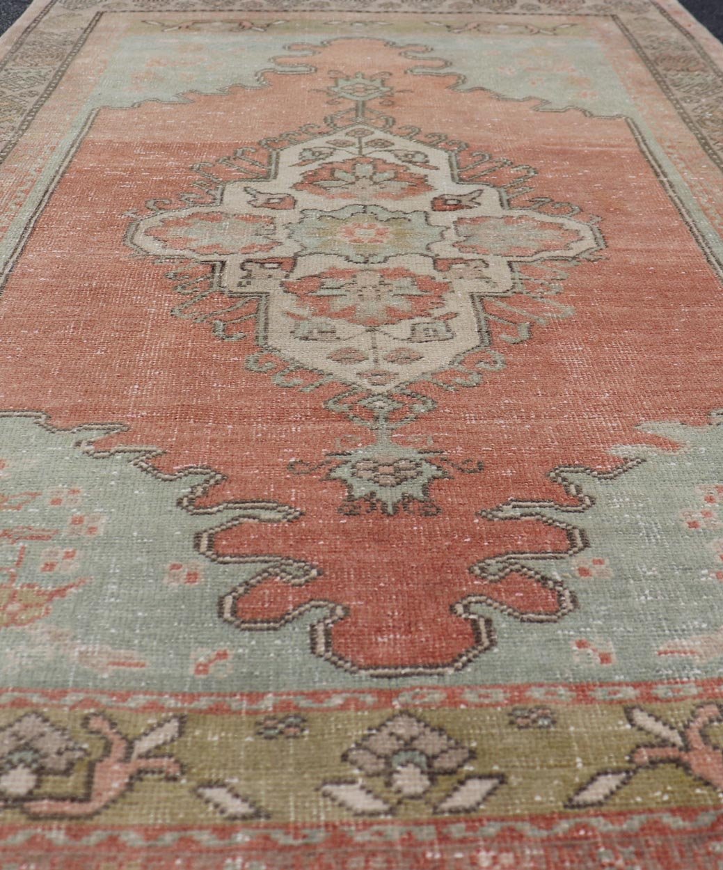 Vintage Turkish Oushak Rug With Medallion in Earthy Color Tones With Coral Color. Keivan Woven Arts / rug EN - 14597, country of origin / type: Turkey / Oushak, circa 1940 Measures: 3'2 x 5'11 This vintage Oushak carpet from Turkey has center m... - Keivan Woven ArtsEN - 14597 - 23768Rug