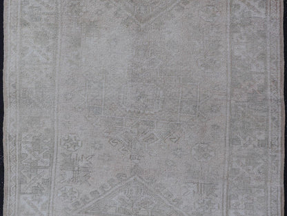 Vintage Geometric Oushak With Subtle Colors by Keivan Woven Arts Vintage Geometric Oushak with Subtle Colors by Keivan Woven Arts rug /EN - 14614 Measures: 4'6 x 5'6 This vintage Oushak rug features subtle geometric patterns and a me... - Keivan Woven ArtsEN - 14614 - 26382Rug