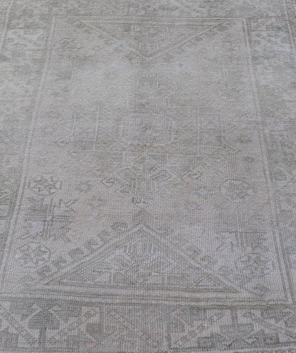 Vintage Geometric Oushak With Subtle Colors by Keivan Woven Arts Vintage Geometric Oushak with Subtle Colors by Keivan Woven Arts rug /EN - 14614 Measures: 4'6 x 5'6 This vintage Oushak rug features subtle geometric patterns and a me... - Keivan Woven ArtsEN - 14614 - 26382Rug