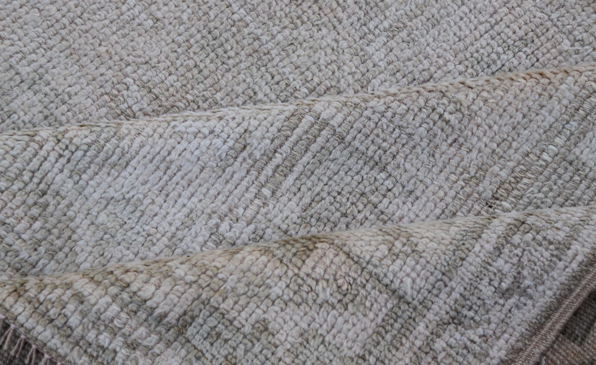 Vintage Geometric Oushak With Subtle Colors by Keivan Woven Arts Vintage Geometric Oushak with Subtle Colors by Keivan Woven Arts rug /EN - 14614 Measures: 4'6 x 5'6 This vintage Oushak rug features subtle geometric patterns and a me... - Keivan Woven ArtsEN - 14614 - 26382Rug