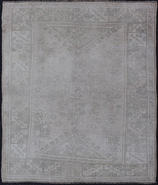 Vintage Geometric Oushak With Subtle Colors by Keivan Woven Arts Vintage Geometric Oushak with Subtle Colors by Keivan Woven Arts rug /EN - 14614 Measures: 4'6 x 5'6 This vintage Oushak rug features subtle geometric patterns and a me... - Keivan Woven ArtsEN - 14614 - 26382Rug