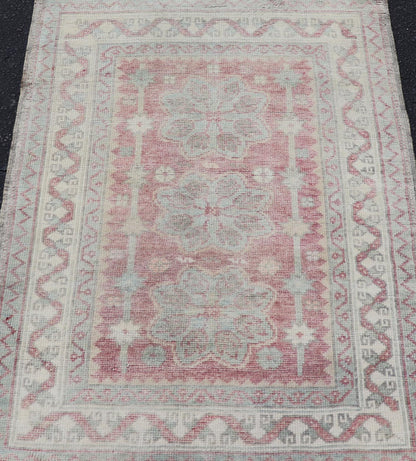 Elegant Oushak Rug From Turkey with Medallion Design in Light Colors. Keivan Woven Arts / rug EN - 14656, country of origin / type: Turkey / Oushak, circa 1940 Measures: 3'0 x 4'0 This vintage Oushak carpet features a beautiful flower pattern, set... - Keivan Woven ArtsEN - 14656 - 23780Rug