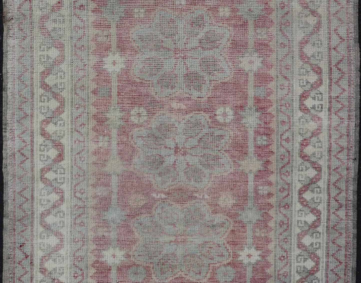 Elegant Oushak Rug From Turkey with Medallion Design in Light Colors. Keivan Woven Arts / rug EN - 14656, country of origin / type: Turkey / Oushak, circa 1940 Measures: 3'0 x 4'0 This vintage Oushak carpet features a beautiful flower pattern, set... - Keivan Woven ArtsEN - 14656 - 23780Rug