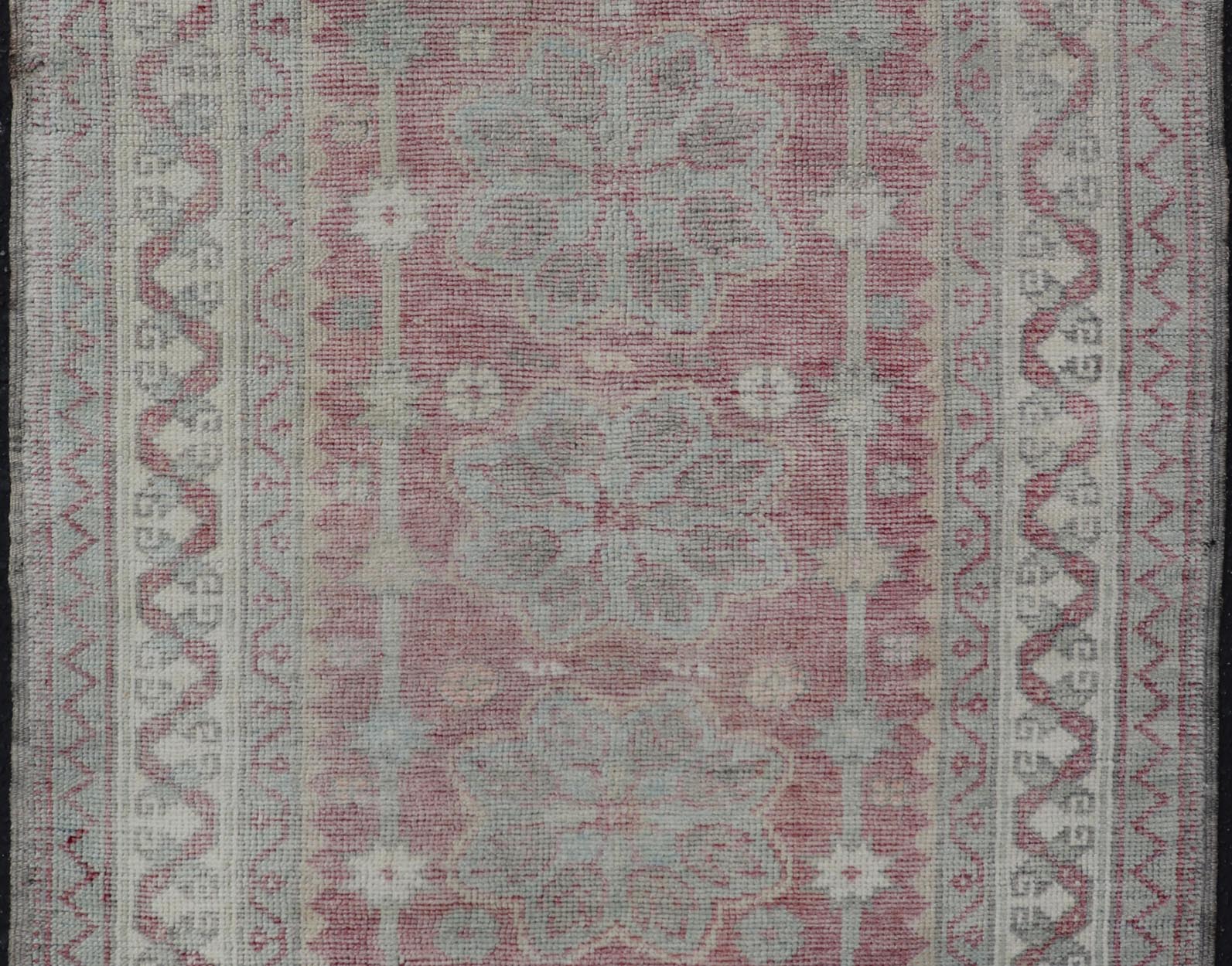 Elegant Oushak Rug From Turkey with Medallion Design in Light Colors. Keivan Woven Arts / rug EN - 14656, country of origin / type: Turkey / Oushak, circa 1940 Measures: 3'0 x 4'0 This vintage Oushak carpet features a beautiful flower pattern, set... - Keivan Woven ArtsEN - 14656 - 23780Rug