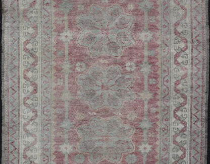 Elegant Oushak Rug From Turkey with Medallion Design in Light Colors. Keivan Woven Arts / rug EN - 14656, country of origin / type: Turkey / Oushak, circa 1940 Measures: 3'0 x 4'0 This vintage Oushak carpet features a beautiful flower pattern, set... - Keivan Woven ArtsEN - 14656 - 23780Rug
