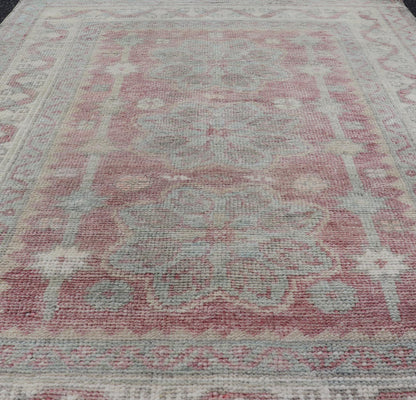 Elegant Oushak Rug From Turkey with Medallion Design in Light Colors. Keivan Woven Arts / rug EN - 14656, country of origin / type: Turkey / Oushak, circa 1940 Measures: 3'0 x 4'0 This vintage Oushak carpet features a beautiful flower pattern, set... - Keivan Woven ArtsEN - 14656 - 23780Rug