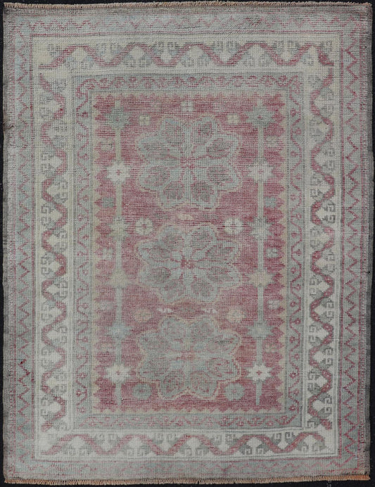 Elegant Oushak Rug From Turkey with Medallion Design in Light Colors. Keivan Woven Arts / rug EN - 14656, country of origin / type: Turkey / Oushak, circa 1940 Measures: 3'0 x 4'0 This vintage Oushak carpet features a beautiful flower pattern, set... - Keivan Woven ArtsEN - 14656 - 23780Rug