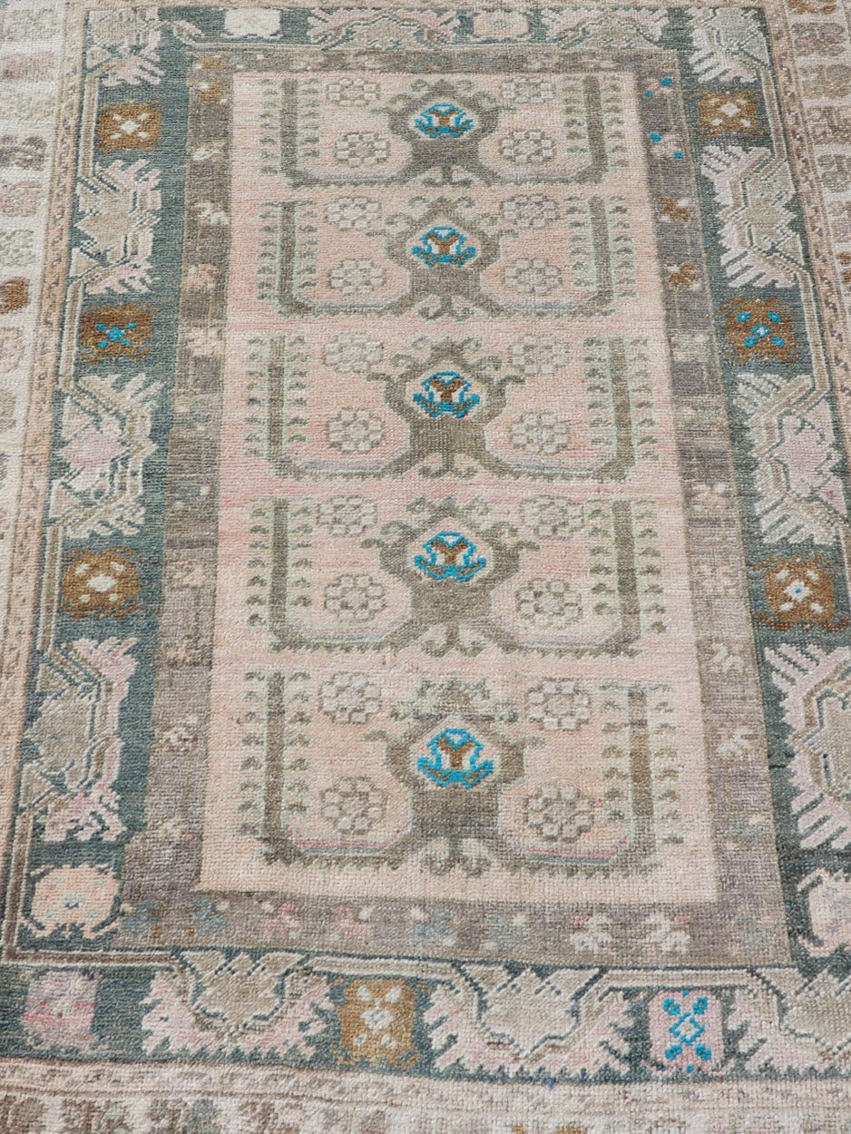 Measures: 3'6 x 4'10 Vintage Turkish Oushak Rug with All - Over Sub - Geometric Medallion Design. Keivan Woven Arts / rug EN - 14984, country of origin / type: Turkey / Oushak, circa Mid - 20th Century. This vintage Oushak features Oushak medallion ... - Keivan Woven ArtsEN - 14984 - 22842Rug