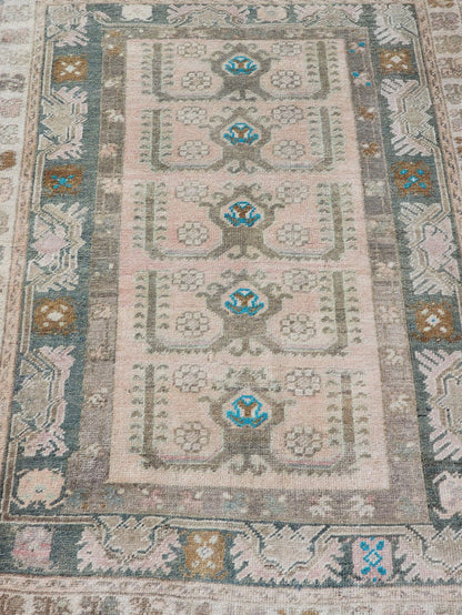 Measures: 3'6 x 4'10 Vintage Turkish Oushak Rug with All - Over Sub - Geometric Medallion Design. Keivan Woven Arts / rug EN - 14984, country of origin / type: Turkey / Oushak, circa Mid - 20th Century. This vintage Oushak features Oushak medallion ... - Keivan Woven ArtsEN - 14984 - 22842Rug