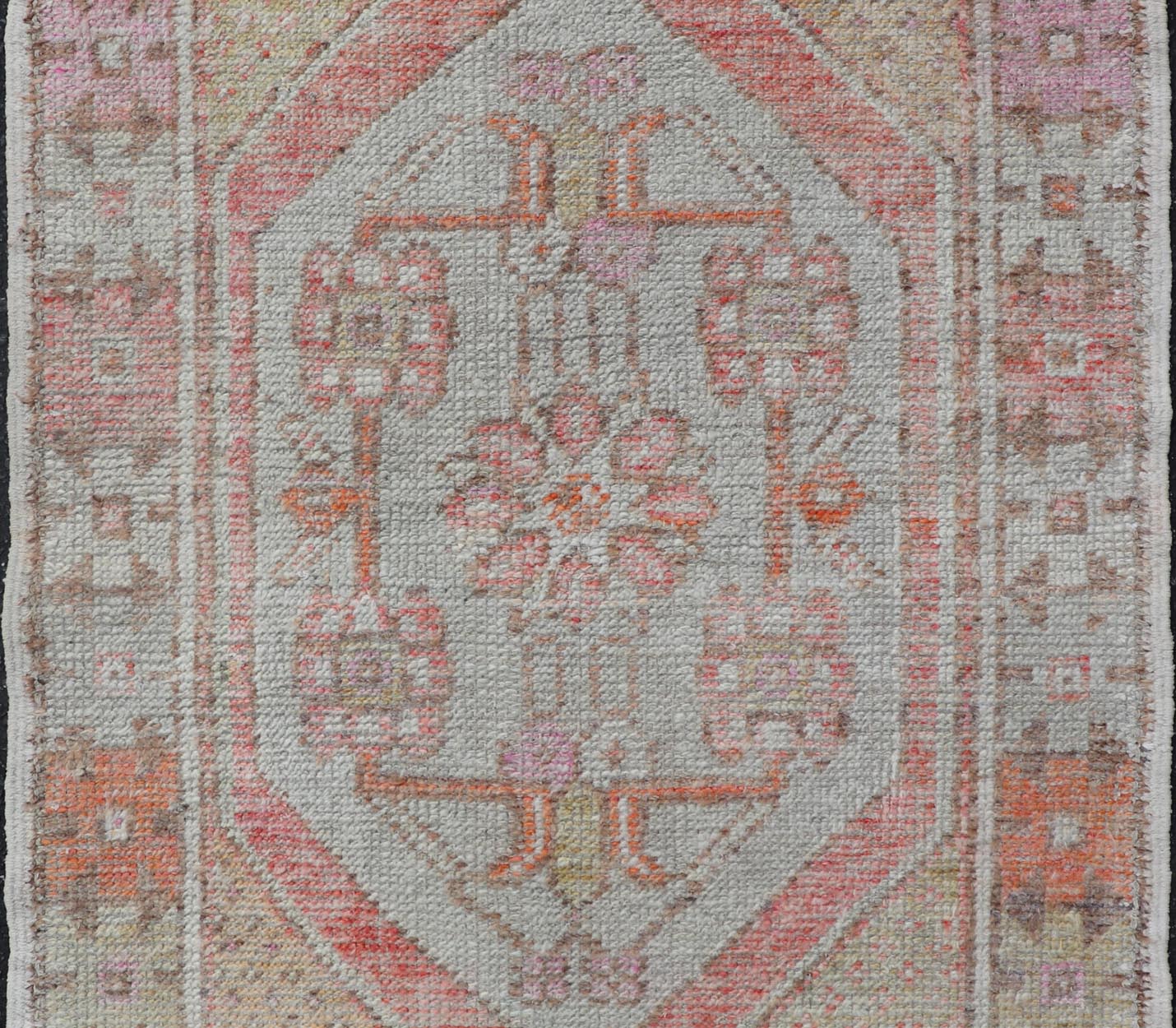 Turkish Oushak Vintage Carpet in Light Orange, Light Blue and Multi Colors. Keivan Woven Arts / rug/EN - 15138, Keivan Woven Arts / country of origin / type: Turkey / Oushak, circa 1950 Measures: 2'8 x 3'9 This vintage Turkish Oushak rug features ... - Keivan Woven ArtsEN - 15138 - 23791Rug