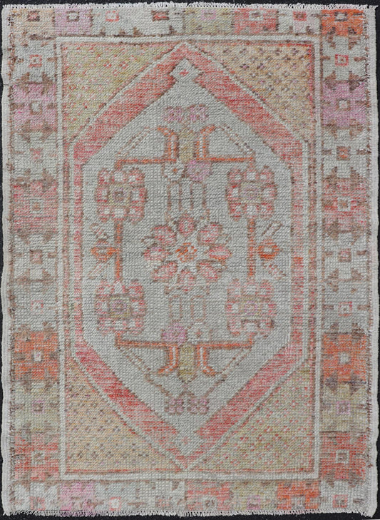 Turkish Oushak Vintage Carpet in Light Orange, Light Blue and Multi Colors. Keivan Woven Arts / rug/EN - 15138, Keivan Woven Arts / country of origin / type: Turkey / Oushak, circa 1950 Measures: 2'8 x 3'9 This vintage Turkish Oushak rug features ... - Keivan Woven ArtsEN - 15138 - 23791Rug