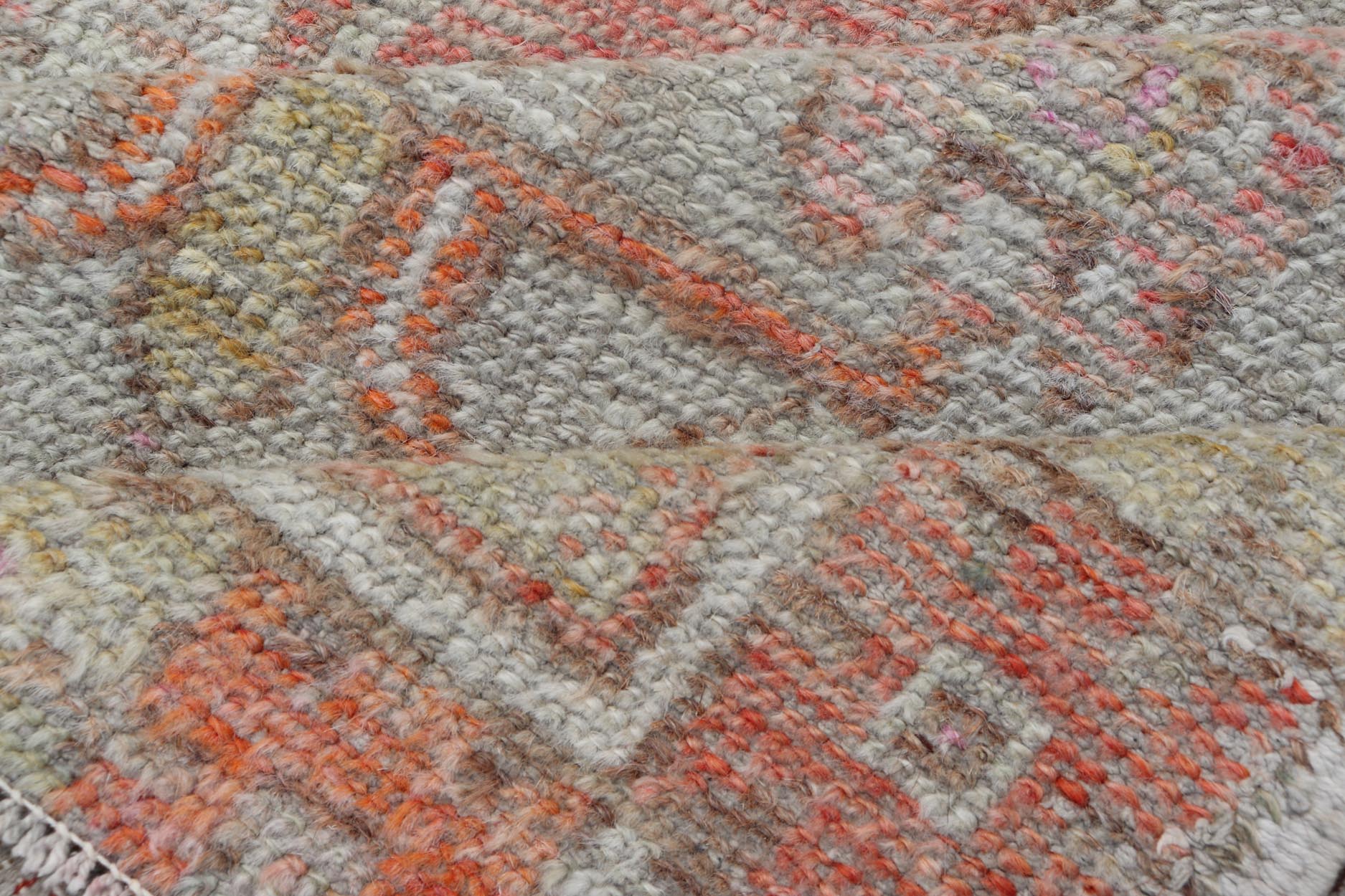 Turkish Oushak Vintage Carpet in Light Orange, Light Blue and Multi Colors. Keivan Woven Arts / rug/EN - 15138, Keivan Woven Arts / country of origin / type: Turkey / Oushak, circa 1950 Measures: 2'8 x 3'9 This vintage Turkish Oushak rug features ... - Keivan Woven ArtsEN - 15138 - 23791Rug