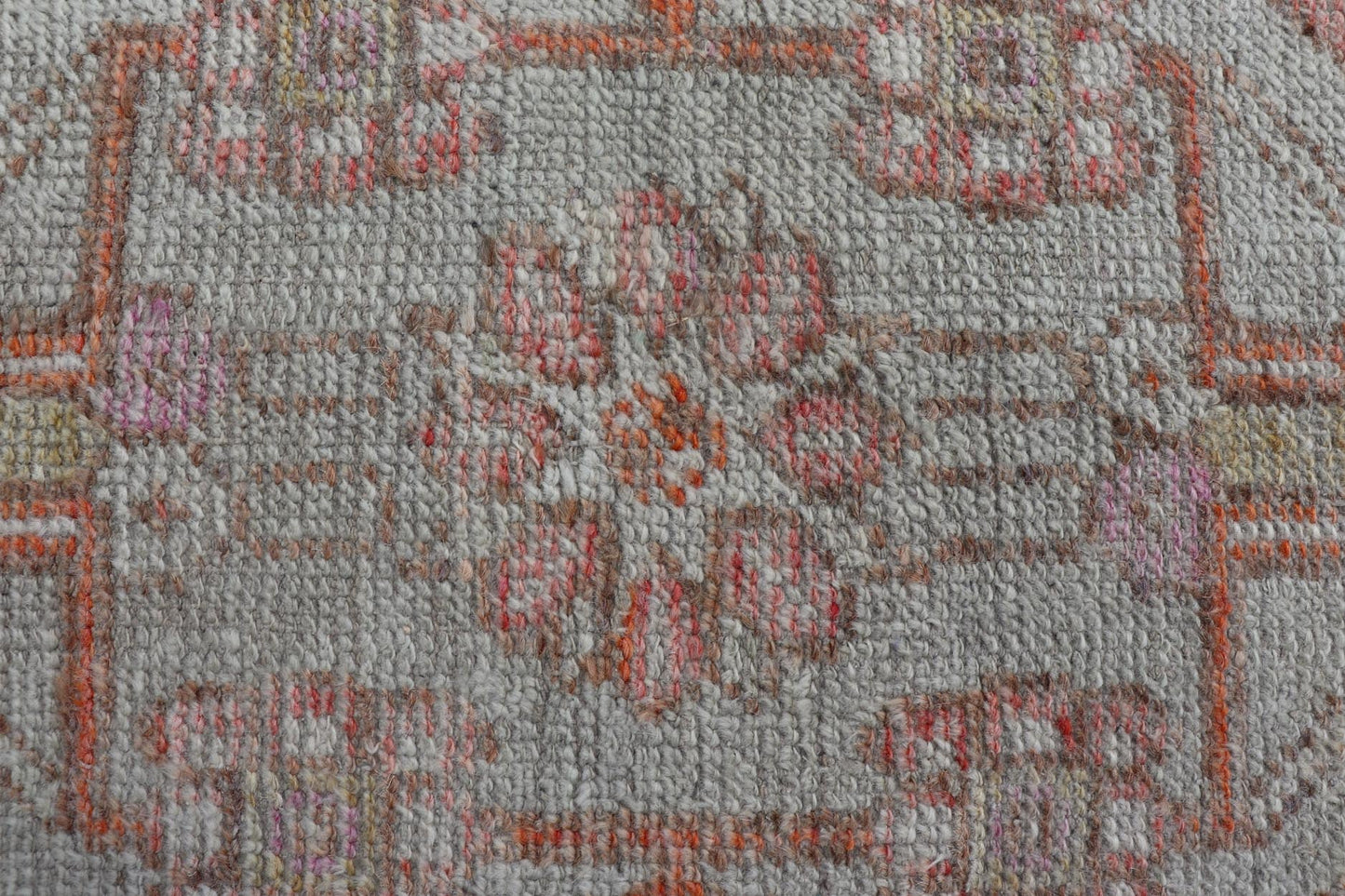 Turkish Oushak Vintage Carpet in Light Orange, Light Blue and Multi Colors. Keivan Woven Arts / rug/EN - 15138, Keivan Woven Arts / country of origin / type: Turkey / Oushak, circa 1950 Measures: 2'8 x 3'9 This vintage Turkish Oushak rug features ... - Keivan Woven ArtsEN - 15138 - 23791Rug