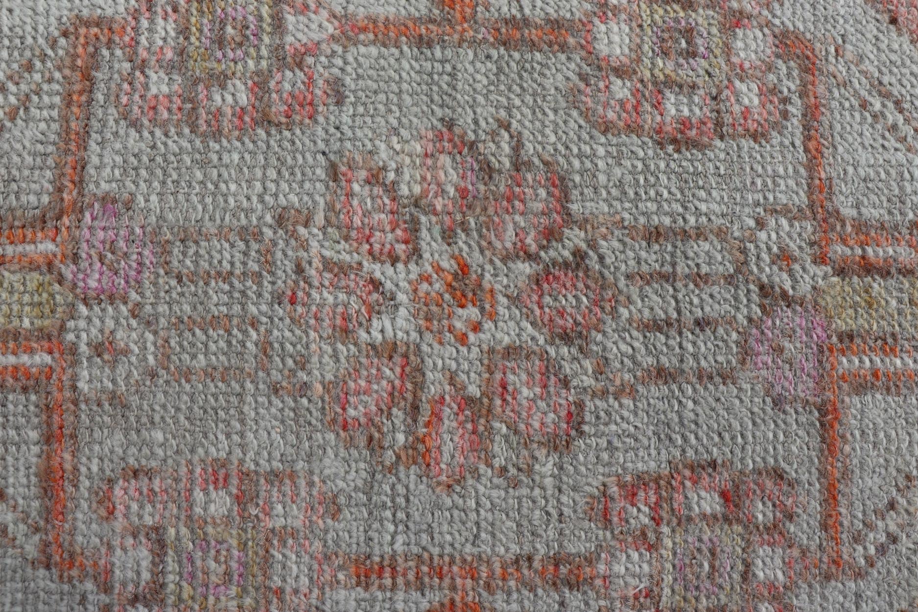 Turkish Oushak Vintage Carpet in Light Orange, Light Blue and Multi Colors. Keivan Woven Arts / rug/EN - 15138, Keivan Woven Arts / country of origin / type: Turkey / Oushak, circa 1950 Measures: 2'8 x 3'9 This vintage Turkish Oushak rug features ... - Keivan Woven ArtsEN - 15138 - 23791Rug