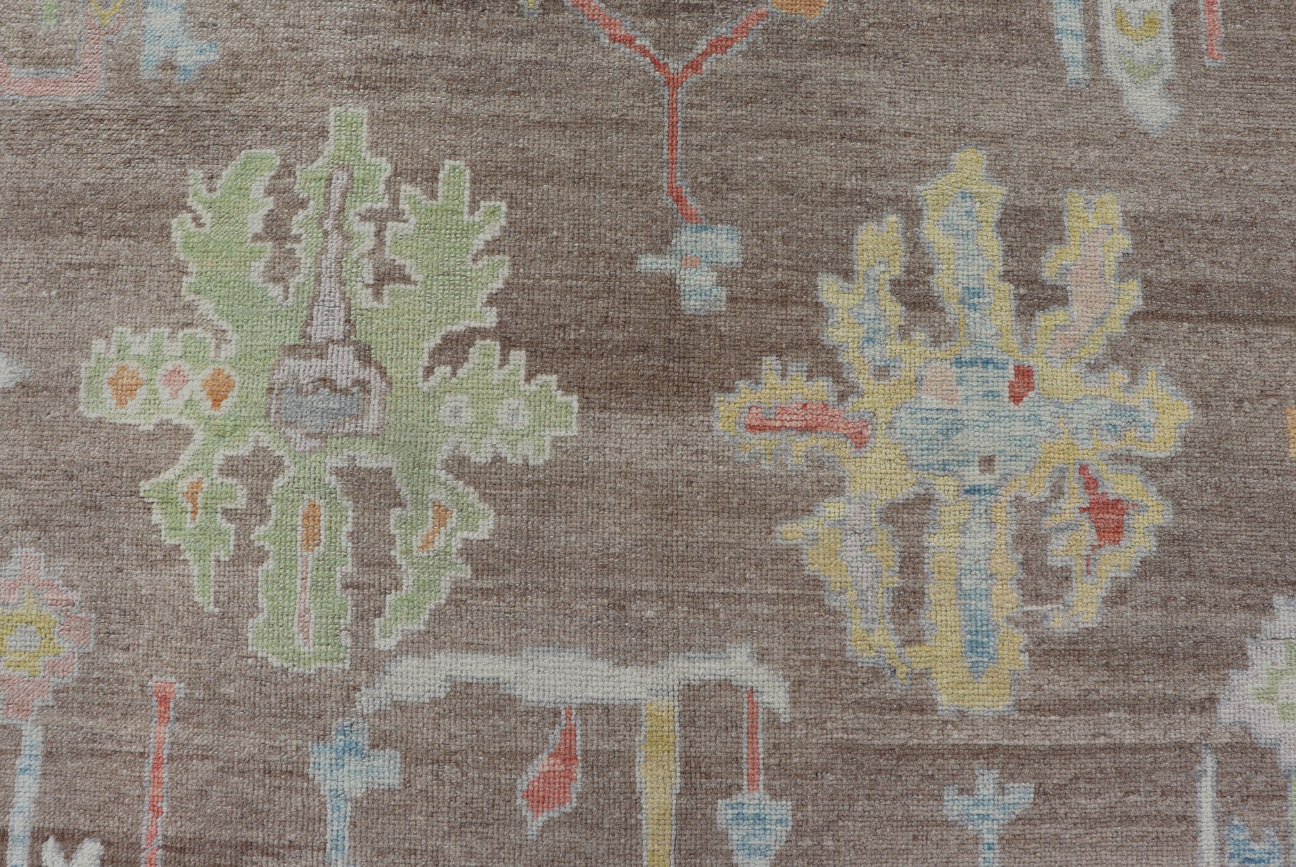 Measures: 13'4 x 17'6 Turkish Oushak Rug with All - Over Floral Design On A Light Brown Field. Keivan Woven Arts / rug EN - 15204, country of origin / type: Turkey / Oushak. This hand Knotted, hand spun wool Oushak rug from Turkey features a neu... - Keivan Woven ArtsEN - 15204 - 22866