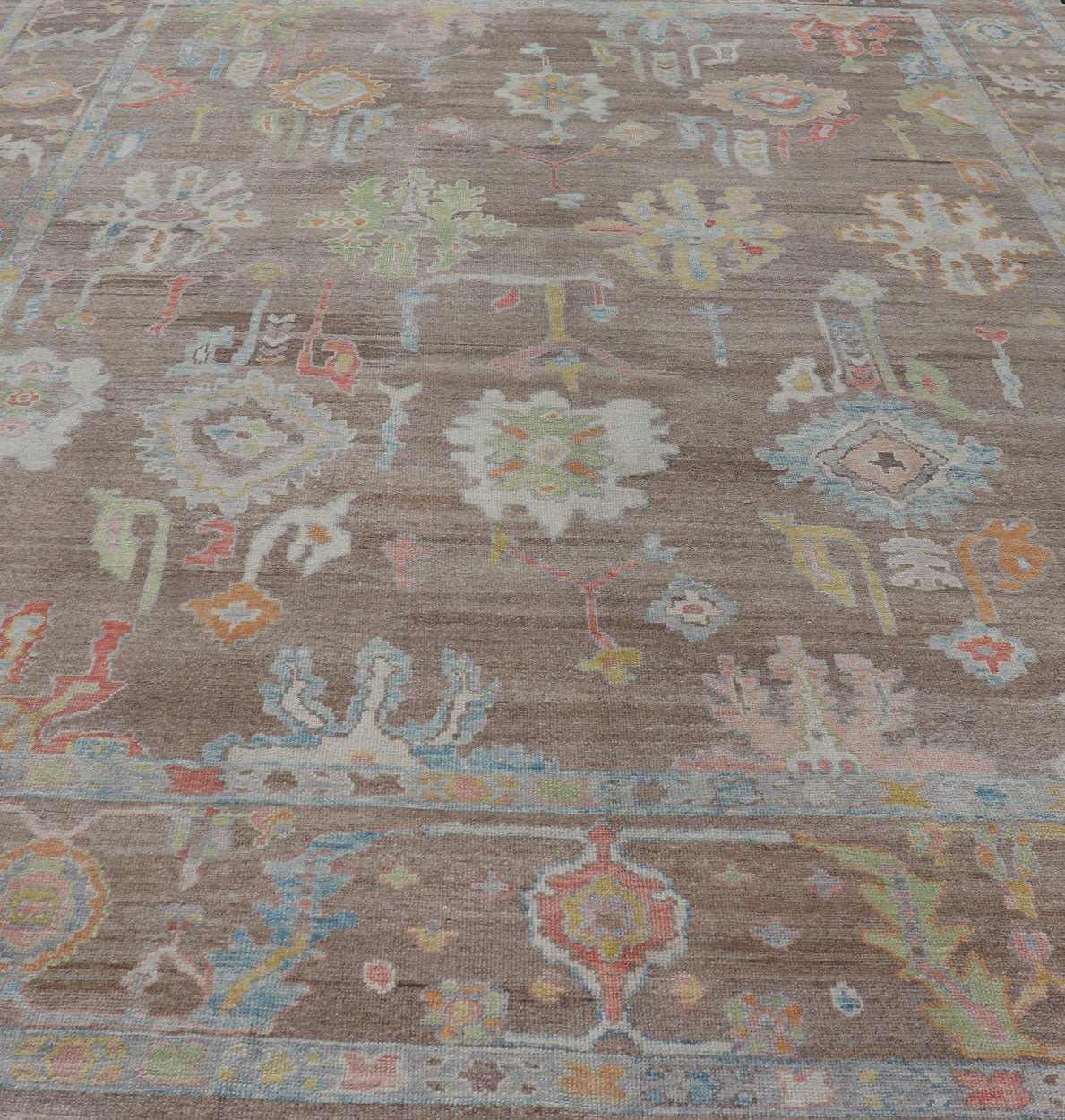 Measures: 13'4 x 17'6 Turkish Oushak Rug with All - Over Floral Design On A Light Brown Field. Keivan Woven Arts / rug EN - 15204, country of origin / type: Turkey / Oushak. This hand Knotted, hand spun wool Oushak rug from Turkey features a neu... - Keivan Woven ArtsEN - 15204 - 22866