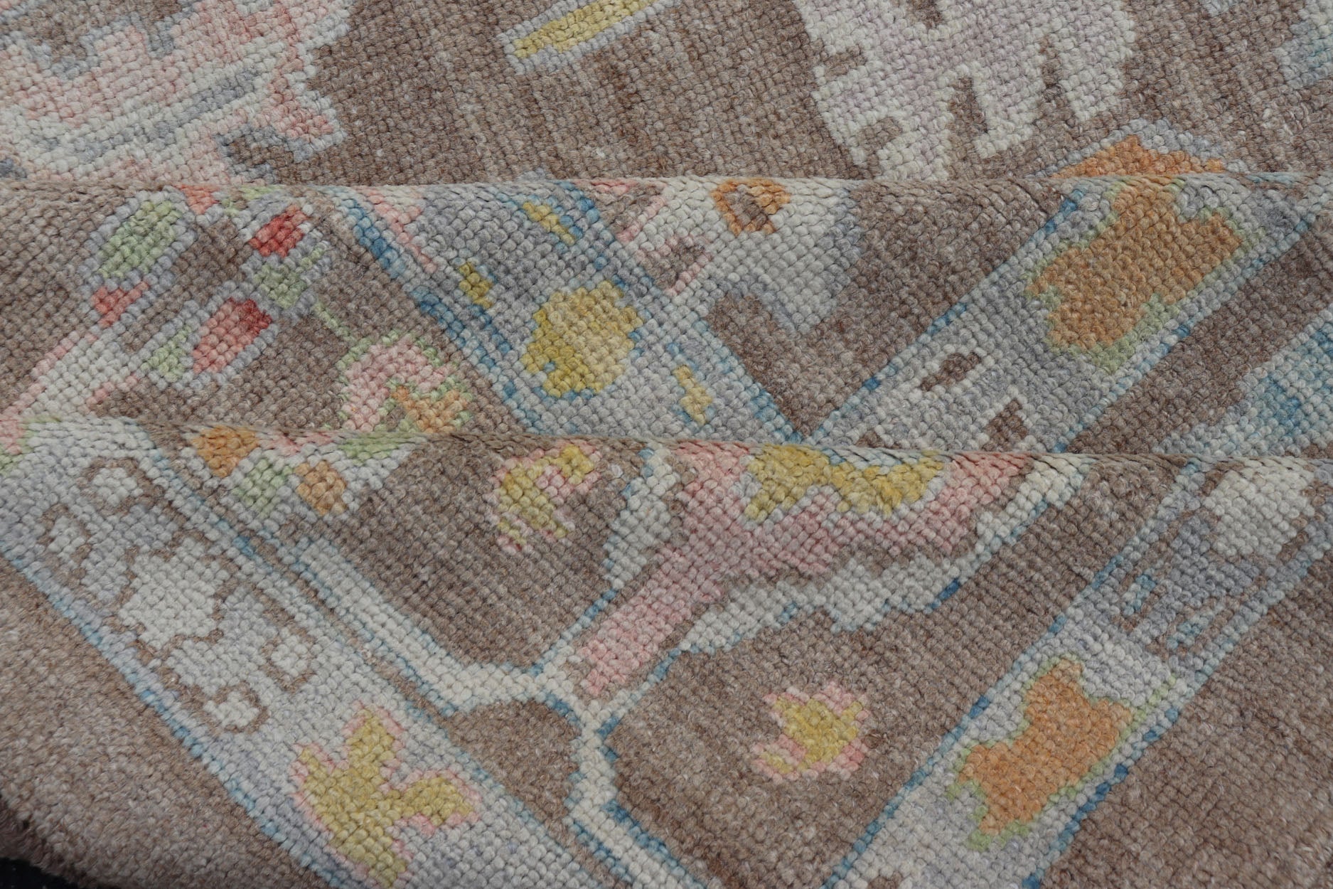 Measures: 13'4 x 17'6 Turkish Oushak Rug with All - Over Floral Design On A Light Brown Field. Keivan Woven Arts / rug EN - 15204, country of origin / type: Turkey / Oushak. This hand Knotted, hand spun wool Oushak rug from Turkey features a neu... - Keivan Woven ArtsEN - 15204 - 22866