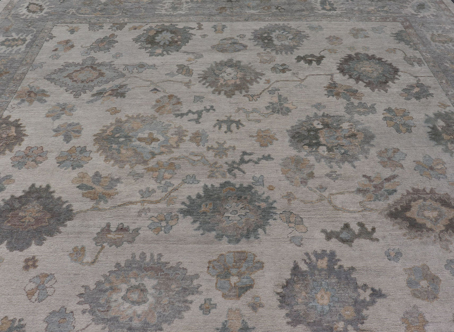 Measures: 14'6 x 18'9 Modern Turkish Oushak Rug with Neutral Color Palette and All - Over Floral Design. Keivan Woven Arts, rug EN - 15207, country of origin / type: Turkey / Oushak This large classic Oushak rug from Turkey features a subdued, n... - Keivan Woven ArtsEN - 15207 - 22872Rug