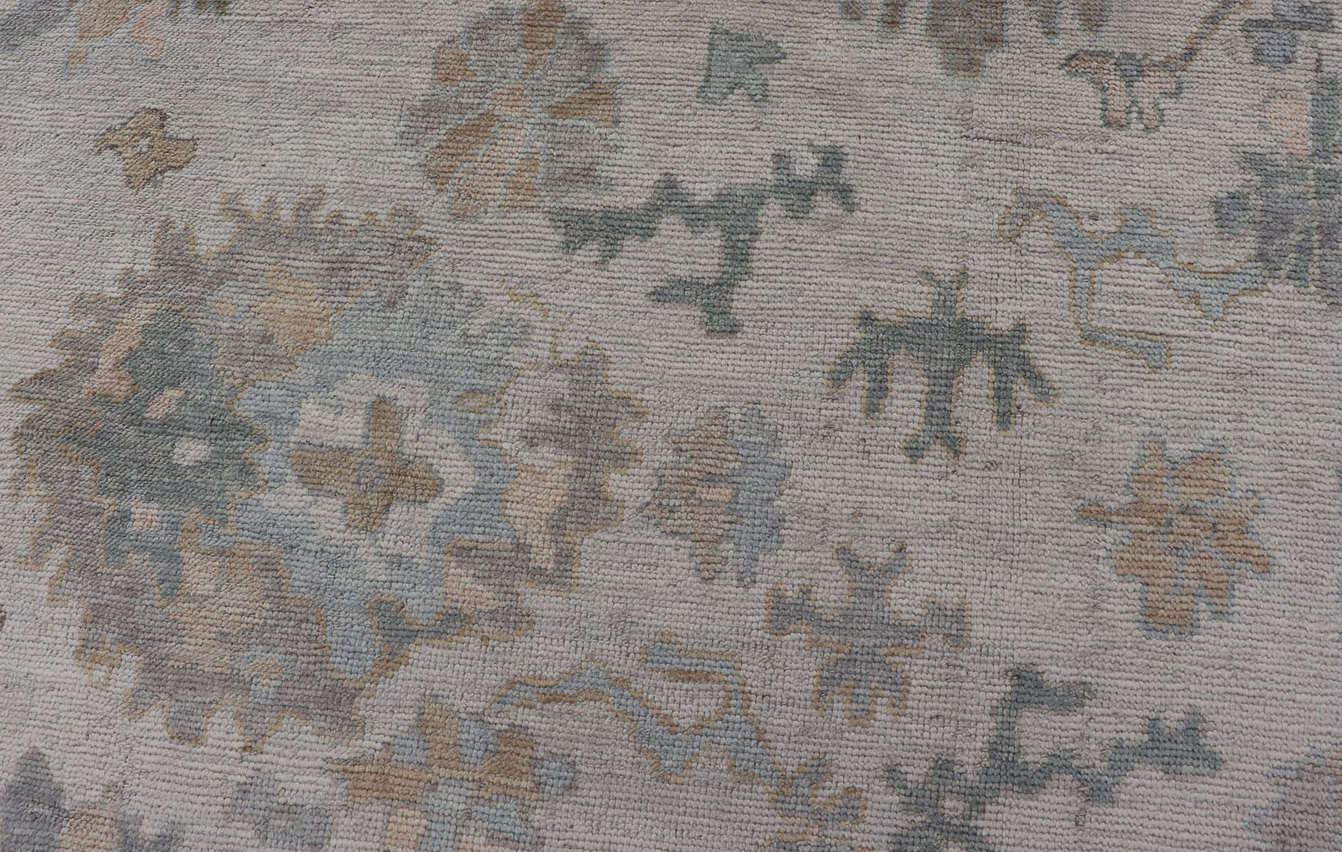 Measures: 14'6 x 18'9 Modern Turkish Oushak Rug with Neutral Color Palette and All - Over Floral Design. Keivan Woven Arts, rug EN - 15207, country of origin / type: Turkey / Oushak This large classic Oushak rug from Turkey features a subdued, n... - Keivan Woven ArtsEN - 15207 - 22872Rug