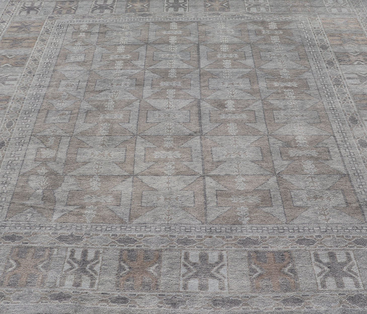 Measures: 9'3 x 10'5 Modern Turkish Oushak Rug with Shades of Gray with Tribal Design. Keivan Woven Arts / rug EN - 15211, country of origin / type: Turkey / Oushak This unique design Oushak rug from Turkey features a bold design with fun colo... - Keivan Woven ArtsEN - 15211 - 22878Rug