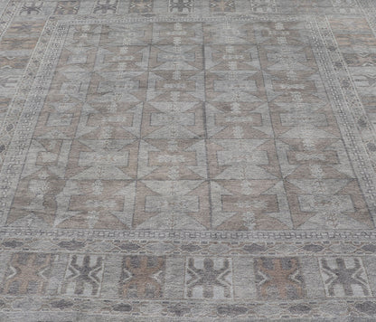 Measures: 9'3 x 10'5 Modern Turkish Oushak Rug with Shades of Gray with Tribal Design. Keivan Woven Arts / rug EN - 15211, country of origin / type: Turkey / Oushak This unique design Oushak rug from Turkey features a bold design with fun colo... - Keivan Woven ArtsEN - 15211 - 22878Rug